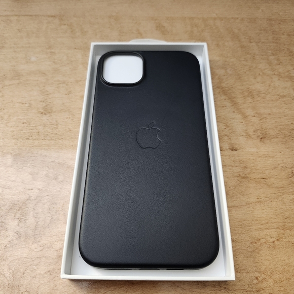 Genuine Apple Leather Case For Magsafe for iPhone 14 Plus - Midnight - Picture 3 of 3